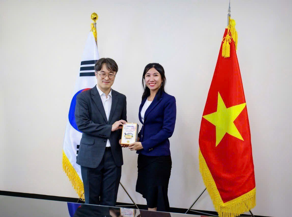 Công việc của Lý Hồng Tiên